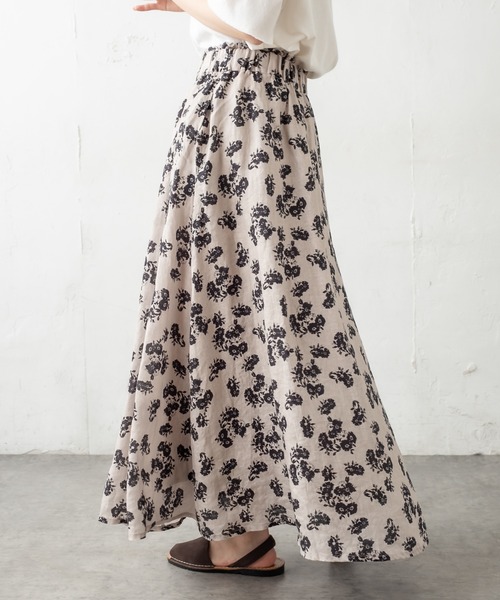 PUAL CE CIN（ピュアルセシン）の「麻/リネン キャンバス中花プリントスカート（スカート・レディース・ホワイト/ブラック/ナチュラル・FREE）」の5枚目の写真