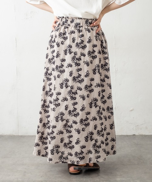 PUAL CE CIN（ピュアルセシン）の「麻/リネン キャンバス中花プリントスカート（スカート・レディース・ホワイト/ブラック/ナチュラル・FREE）」の4枚目の写真