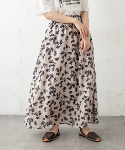 PUAL CE CIN（ピュアルセシン）の「麻/リネン キャンバス中花プリントスカート（スカート・レディース・ホワイト/ブラック/ナチュラル・FREE）」の6枚目の写真