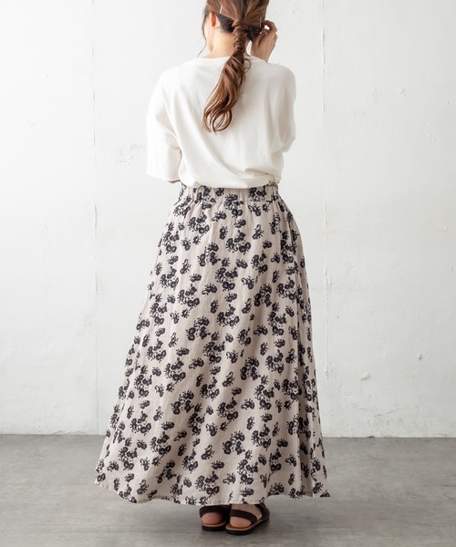PUAL CE CIN（ピュアルセシン）の「麻/リネン キャンバス中花プリントスカート（スカート・レディース・ホワイト/ブラック/ナチュラル・FREE）」の9枚目の写真
