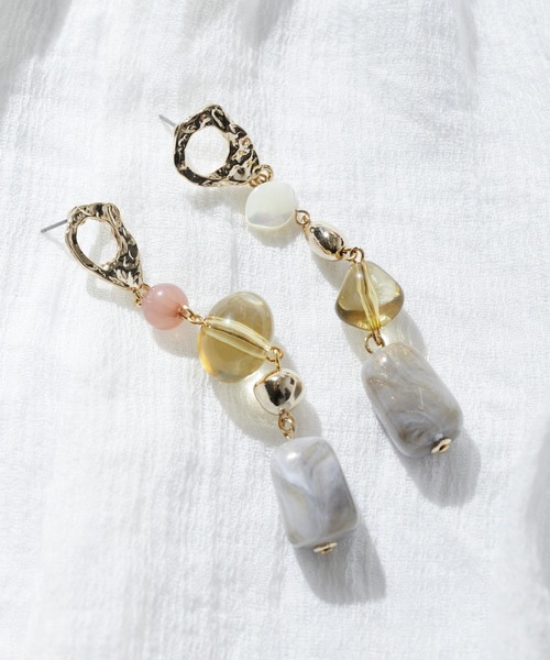 DRWCYS(ドロシーズ)の「マルチカラーストーンロングピアス(ピアス(両耳用)・レディース・ブラウン/グレー/アイボリー・FREE)」の1枚目の写真