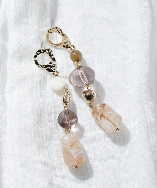 DRWCYS(ドロシーズ)の「マルチカラーストーンロングピアス(ピアス(両耳用)・レディース・ブラウン/グレー/アイボリー・FREE)」の2枚目の写真