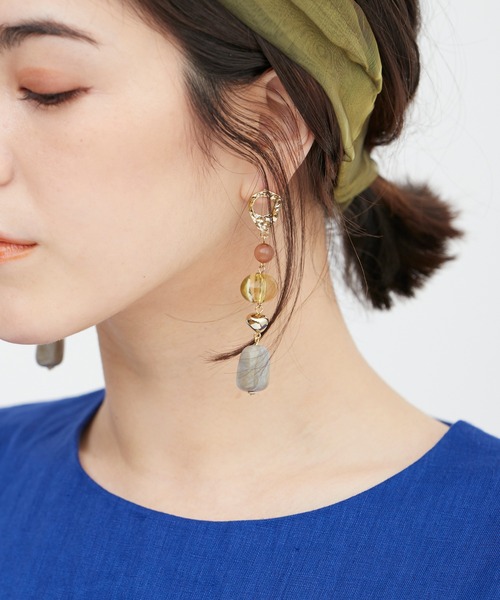 DRWCYS(ドロシーズ)の「マルチカラーストーンロングピアス(ピアス(両耳用)・レディース・ブラウン/グレー/アイボリー・FREE)」の5枚目の写真