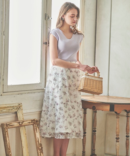 BE RADIANCE(ビーラディエンス)の「フラワープリントレーススカート(スカート・レディース・サックスブルー/ネイビー/ホワイト・FREE)」の4枚目の写真