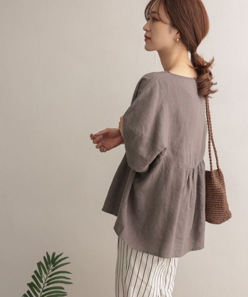 バルーンスリーブ ホワイトシャツ、ブラウンパンツ 芦屋リサリサ URBAN RESEARCH DOORS（アーバンリサーチドアーズ）の「リネンバルーン