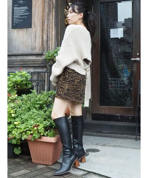 EVRIS(エヴリス)の「バックディテールリブニットトップス(ニット/セーター・レディース・ブラック/アイボリー/ボルドー・FREE)」の6枚目の写真