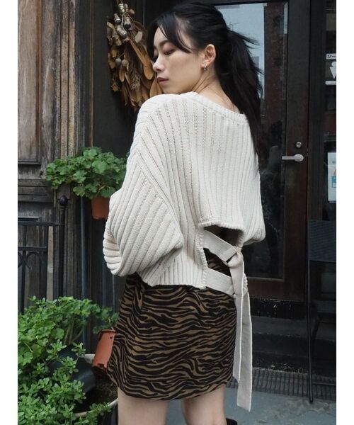 EVRIS(エヴリス)の「バックディテールリブニットトップス(ニット/セーター・レディース・ブラック/アイボリー/ボルドー・FREE)」の8枚目の写真