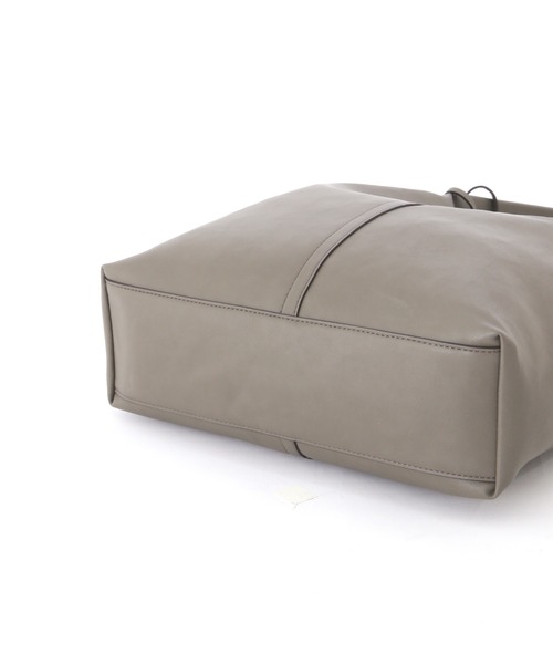 NATURAL BEAUTY BASIC（ナチュラルビューティーベーシック）の「ホーボーソフトトート（トートバッグ・レディース・グレー/オフホワイト/カーキ・ﾌﾘ-）」の14枚目の写真