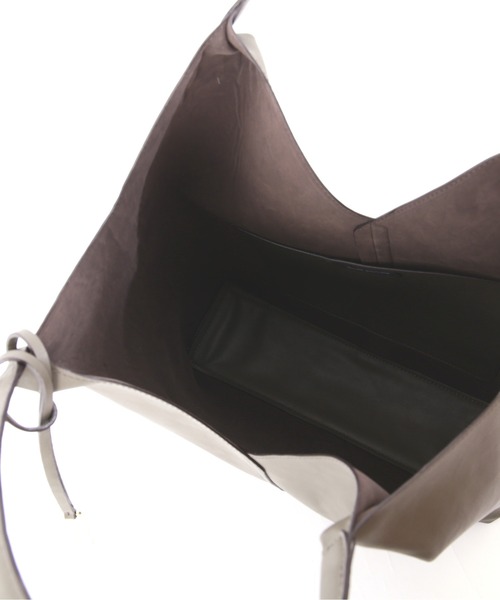 NATURAL BEAUTY BASIC（ナチュラルビューティーベーシック）の「ホーボーソフトトート（トートバッグ・レディース・グレー/オフホワイト/カーキ・ﾌﾘ-）」の9枚目の写真