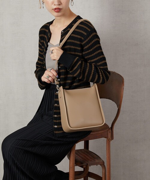 FREAK'S STORE（フリークスストア）の「▽【WEB限定】スクエアショルダーバッグ（ショルダーバッグ・レディース・ホワイト/ブラック/ベージュ/ブラウン/オリーブ・ONE SIZE）」の4枚目の写真