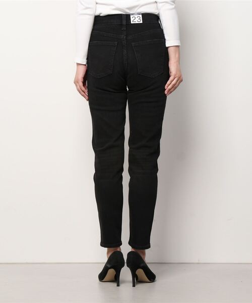 GAP（ギャップ）の「スカイハイライズ マムジーンズ（デニムパンツ・レディース・ダークブラック・27/26/25/28/29/23/24/30）」の10枚目の写真