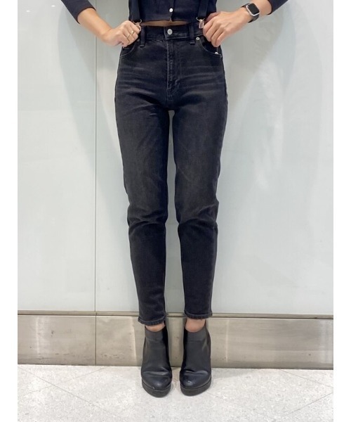 GAP（ギャップ）の「スカイハイライズ マムジーンズ（デニムパンツ・レディース・ダークブラック・27/26/25/28/29/23/24/30）」の13枚目の写真