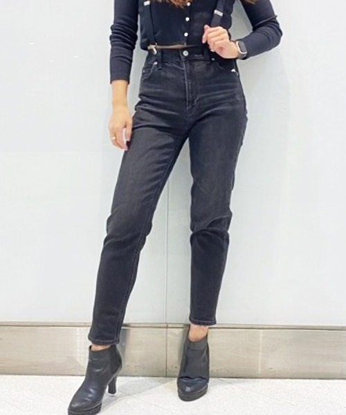 GAP（ギャップ）の「スカイハイライズ マムジーンズ（デニムパンツ・レディース・ダークブラック・27/26/25/28/29/23/24/30）」の16枚目の写真