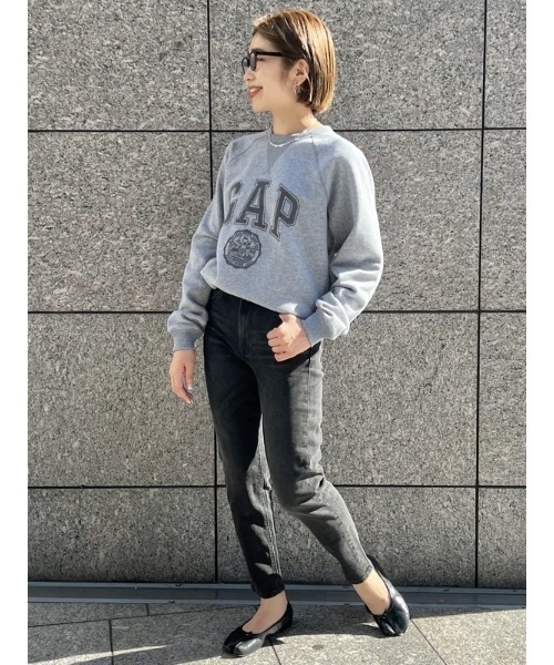 GAP（ギャップ）の「スカイハイライズ マムジーンズ（デニムパンツ・レディース・ダークブラック・27/26/25/28/29/23/24/30）」の17枚目の写真