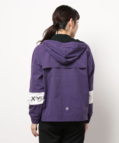 ROXY（ロキシー）の「ZEPHYR JACKET/ロキシー撥水ナイロンジャケット（ブルゾン・レディース・ブラック/パープル・MEDIUM/LARGE/SMALL）」の11枚目の写真