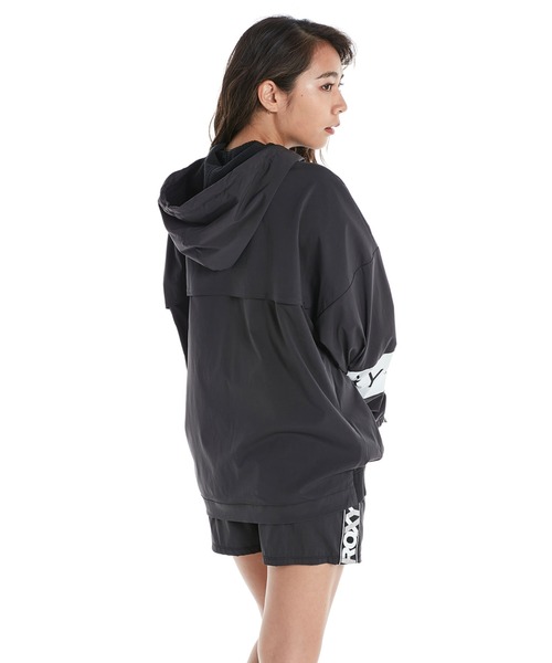 ROXY（ロキシー）の「ZEPHYR JACKET/ロキシー撥水ナイロンジャケット（ブルゾン・レディース・ブラック/パープル・MEDIUM/LARGE/SMALL）」の5枚目の写真