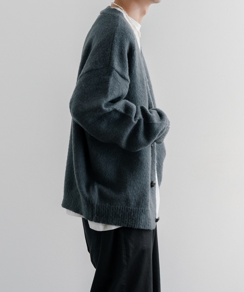 epnok（エプノック）の「ベーシックルーズモヘアライクカーディガン（カーディガン/ボレロ・メンズ・チャコール/ナチュラル/キャメル/ミント/グレイッシュブルー・SMALL/MEDIUM/LARGE）」の6枚目の写真