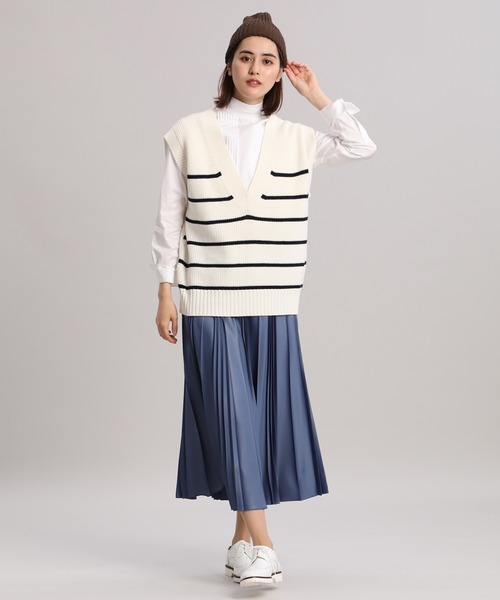 INED（イネド）の「深Vネックニットベスト（ベスト・レディース・ベージュ/その他/ブラック・9号）」の13枚目の写真