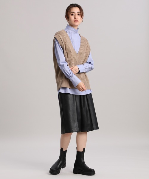 INED（イネド）の「深Vネックニットベスト（ベスト・レディース・ベージュ/その他/ブラック・9号）」の10枚目の写真