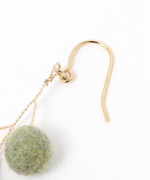 studio CLIP(スタディオクリップ)の「フェルトボールワイヤーピアス(ピアス(両耳用)・レディース・イエロー/カーキ/ブラウン・FREE)」の5枚目の写真