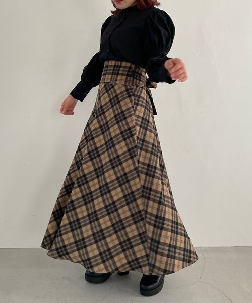 MAJESTIC LEGON（マジェスティックレゴン）の「2wayハイウエストスカート（スカート・レディース・アイボリー/ブラウン系その他2/ブラウン/ブラック/ベージュ系その他2/ブルー系その他4・SMALL/MEDIUM）」の4枚目の写真