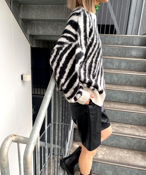 MLI'A（エムリア）の「アソート柄モヘアライク2Wayニットカーディガン（ニット/セーター・レディース・ホワイト×ブラック/ブラック系その他・M）」の5枚目の写真