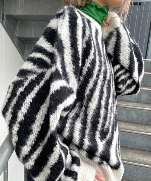 MLI'A（エムリア）の「アソート柄モヘアライク2Wayニットカーディガン（ニット/セーター・レディース・ホワイト×ブラック/ブラック系その他・M）」の3枚目の写真