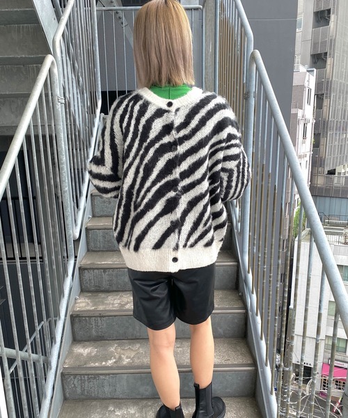 MLI'A（エムリア）の「アソート柄モヘアライク2Wayニットカーディガン（ニット/セーター・レディース・ホワイト×ブラック/ブラック系その他・M）」の15枚目の写真