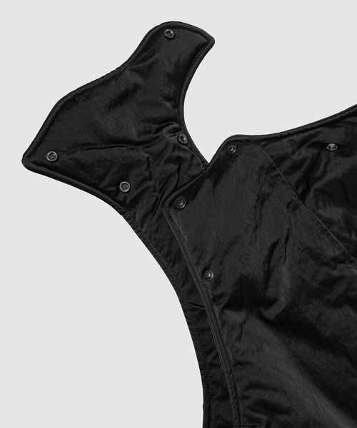 A-COLD-WALL*（アコールドウォール）の「Woven FORM GILET（ベスト・メンズ・ブラック・L）」の4枚目の写真