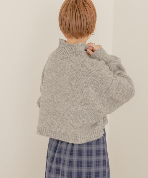 ITEMS URBANRESEARCH(アイテムズ アーバンリサーチ)の「ハイネックショートニット(ニット/セーター・レディース・チャコールグレー/グレー/グリーン・FREE)」の5枚目の写真