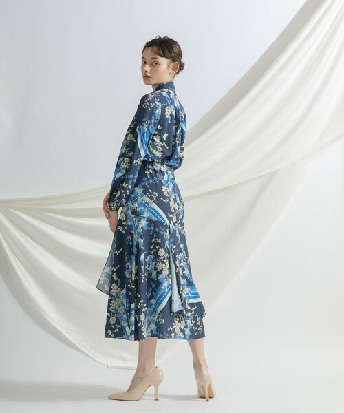 GRACE CONTINENTAL（グレースコンチネンタル）の「フラワーラインプリントトップ（シャツ/ブラウス・レディース・ライトグリーン/ネイビー・36）」の8枚目の写真