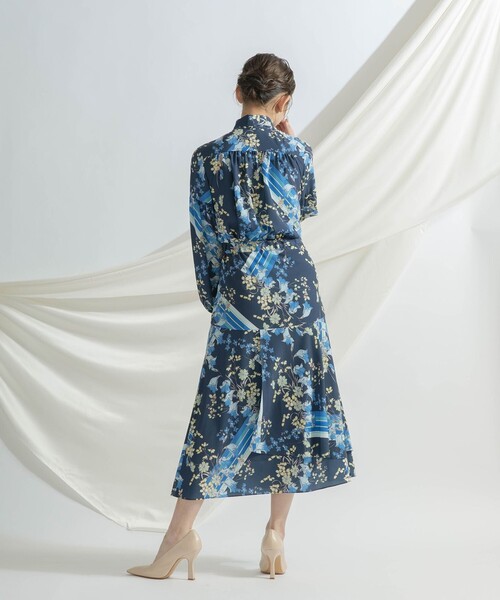 GRACE CONTINENTAL（グレースコンチネンタル）の「フラワーラインプリントトップ（シャツ/ブラウス・レディース・ライトグリーン/ネイビー・36）」の9枚目の写真