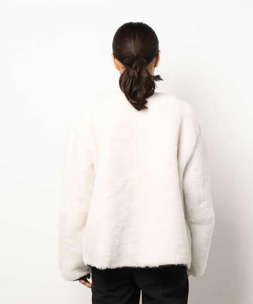 aimoha（アイモハ）の「レトロモフモフノーカラージャケット (AW)（ノーカラージャケット・レディース・ホワイト/キャメル・MEDIUM/LARGE）」の4枚目の写真