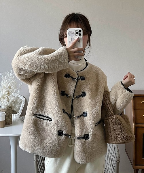 aimoha（アイモハ）の「レトロモフモフノーカラージャケット (AW)（ノーカラージャケット・レディース・ホワイト/キャメル・MEDIUM/LARGE）」の9枚目の写真