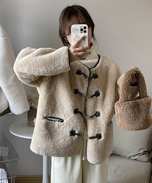 aimoha（アイモハ）の「レトロモフモフノーカラージャケット (AW)（ノーカラージャケット・レディース・ホワイト/キャメル・MEDIUM/LARGE）」の6枚目の写真