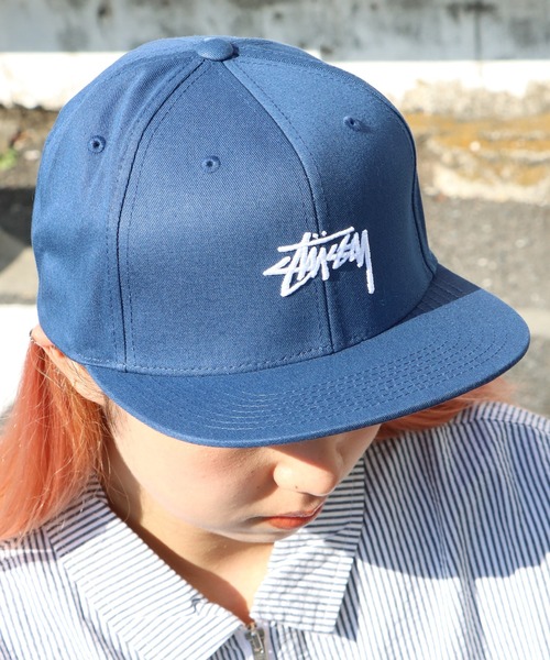 STUSSY（ステューシー）の「STUSSY/ステューシー STOCK SU18 CAP ストックロゴキャップ（キャップ・メンズ・ブラック/ネイビー・ONE SIZE）」の20枚目の写真