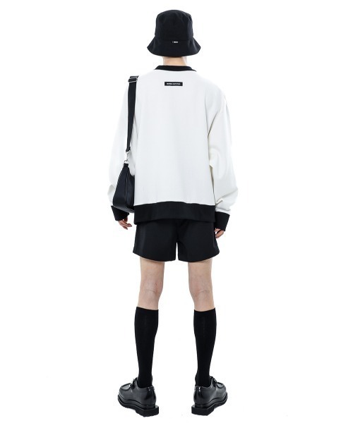 BASIC COTTON(ベーシックコットン)の「A'GEM/9 × .kom『BASIC COTTON/ベーシックコットン』ミックスデザインVネックスウェットシャツ(スウェット・レディース・ホワイト/ブラック/ブラック×ホワイト・FREE)」の19枚目の写真