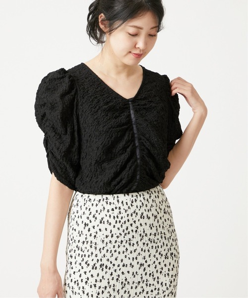 U by SPICK&SPAN(ユーバイスピックアンドスパン)の「フロントギャザーブラウス◆(シャツ/ブラウス・レディース・アイボリー/ブラック・FREE)」の2枚目の写真
