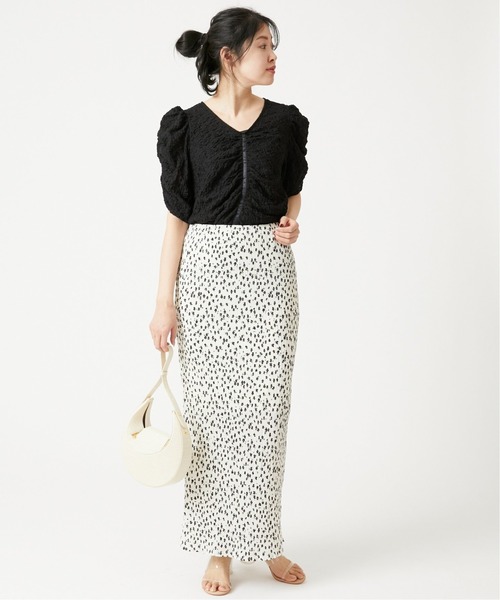 U by SPICK&SPAN(ユーバイスピックアンドスパン)の「フロントギャザーブラウス◆(シャツ/ブラウス・レディース・アイボリー/ブラック・FREE)」の3枚目の写真