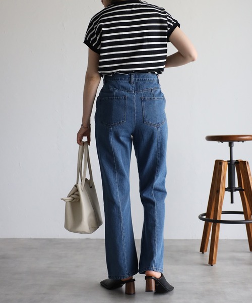 amini(アミニ)の「【2023 SS】センターシームフレアデニムパンツ(デニムパンツ・レディース・インディゴブルー/ブルー/ホワイト・MEDIUM/LARGE)」の4枚目の写真