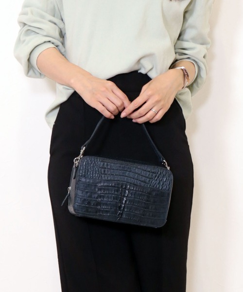 sankyo shokai（サンキョウショウカイ）の「カイマン×牛革レザーショルダーバッグ（ショルダーバッグ・レディース・ネイビー/ワイン・FREE）」の2枚目の写真