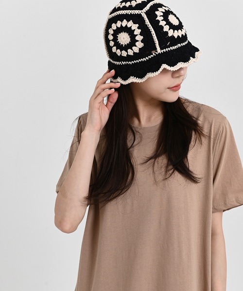 me+em select（ミームセレクト）の「フラワークロシェ編みニットハット（ハット・レディース・スカイブルー/ブラック/ベージュ/ネイビー・FREE）」の2枚目の写真