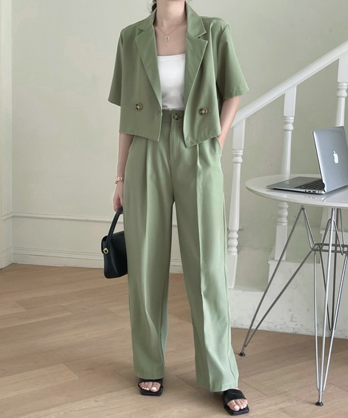 emi+（エミプラス）の「ショートテーラーサマージャケット＋センタープレスセミワイドパンツ　セットアップ（テーラードジャケット・レディース・ブラック/カーキ/ベージュ/チャコールグレー/ブラウン・M/L/S）」の18枚目の写真