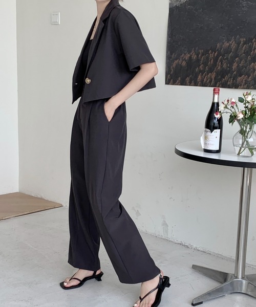 emi+（エミプラス）の「ショートテーラーサマージャケット＋センタープレスセミワイドパンツ　セットアップ（テーラードジャケット・レディース・ブラック/カーキ/ベージュ/チャコールグレー/ブラウン・M/L/S）」の16枚目の写真