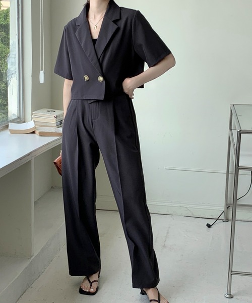 emi+（エミプラス）の「ショートテーラーサマージャケット＋センタープレスセミワイドパンツ　セットアップ（テーラードジャケット・レディース・ブラック/カーキ/ベージュ/チャコールグレー/ブラウン・M/L/S）」の10枚目の写真