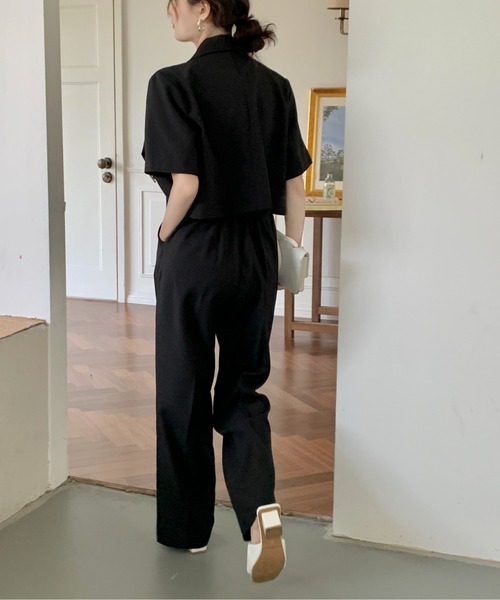 emi+（エミプラス）の「ショートテーラーサマージャケット＋センタープレスセミワイドパンツ　セットアップ（テーラードジャケット・レディース・ブラック/カーキ/ベージュ/チャコールグレー/ブラウン・M/L/S）」の7枚目の写真