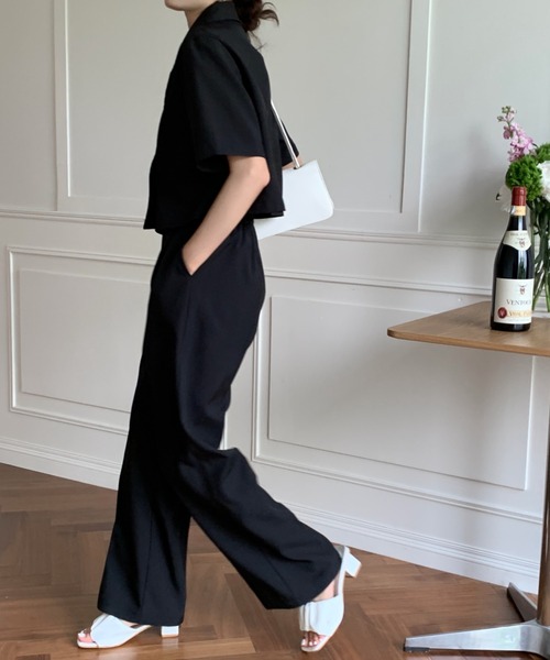 emi+（エミプラス）の「ショートテーラーサマージャケット＋センタープレスセミワイドパンツ　セットアップ（テーラードジャケット・レディース・ブラック/カーキ/ベージュ/チャコールグレー/ブラウン・M/L/S）」の22枚目の写真