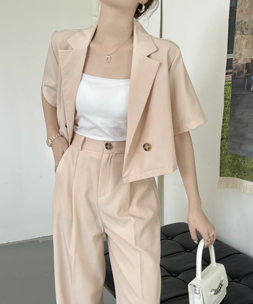 emi+（エミプラス）の「ショートテーラーサマージャケット＋センタープレスセミワイドパンツ　セットアップ（テーラードジャケット・レディース・ブラック/カーキ/ベージュ/チャコールグレー/ブラウン・M/L/S）」の9枚目の写真