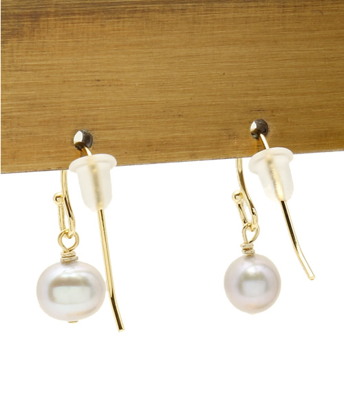 BEAMS BOY(ビームスボーイ)の「BEAMS BOY / 淡水パール ピアス 15SS(ピアス(両耳用)・レディース・ホワイト/グレー・ONE SIZE)」の4枚目の写真