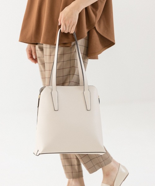 LEPSIM（レプシィム）の「【ゼロかる】2WAY A4トート　295348（トートバッグ・レディース・アイボリー/グレイッシュベージュ/ブラック・FREE）」の4枚目の写真
